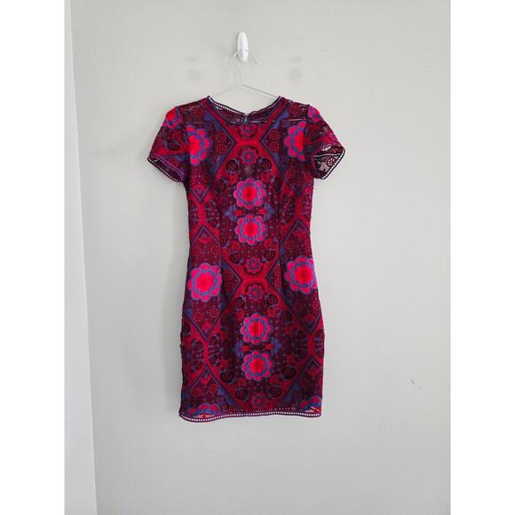 Minuet Red Blue Lace Mini Dress S NWOT - Picture 4 of 6